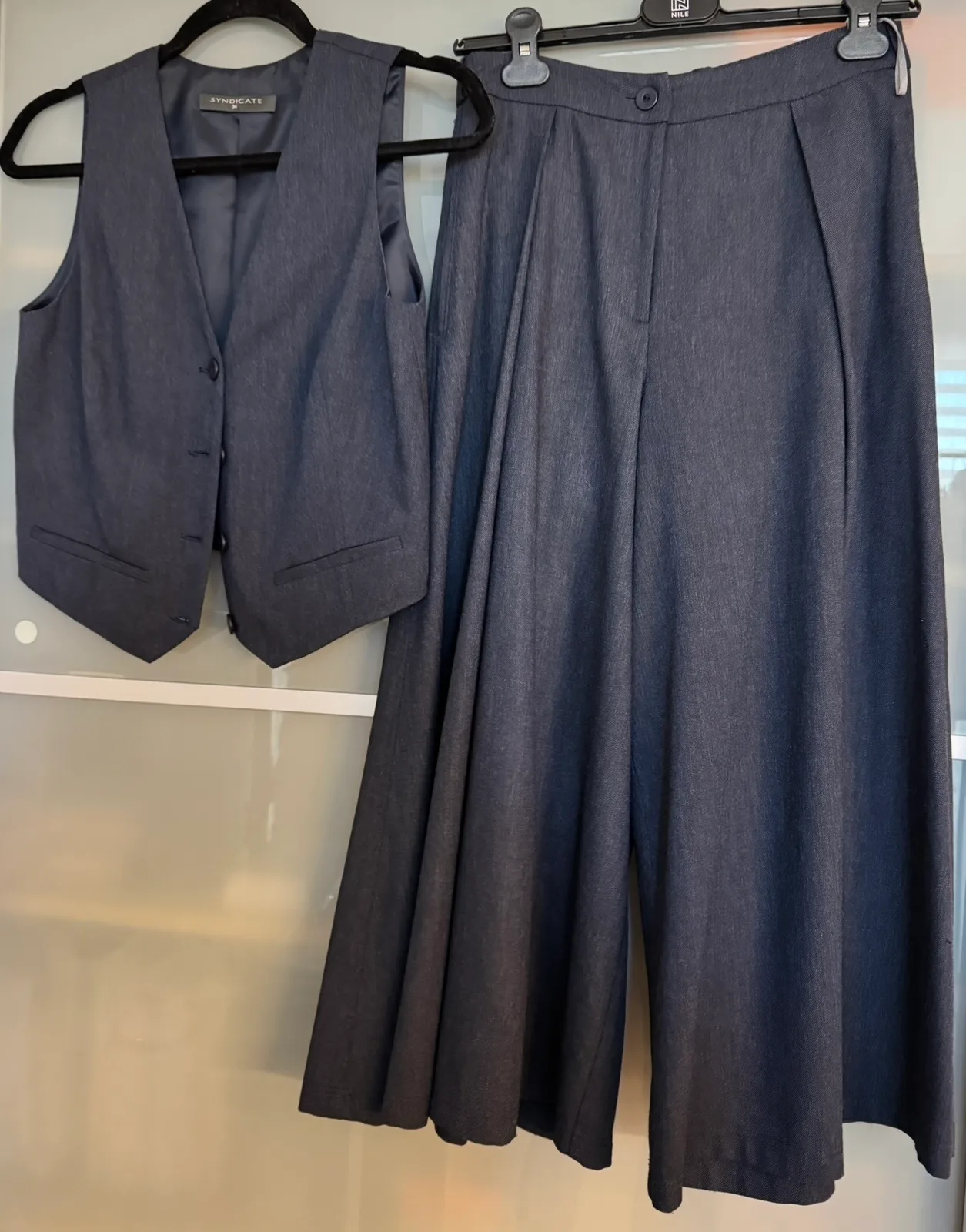 Syndicate Zweiteiler – dunkelblauer Hosenrock  & Weste - Gr. 34